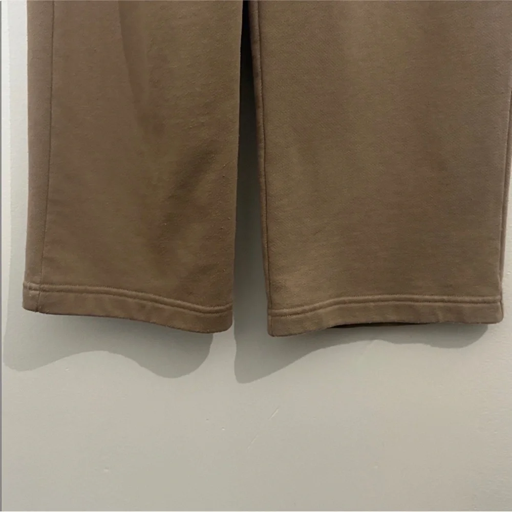 ALO Yoga Accolade Straight Leg Sweatpants in Gravel - Picture 7 of 8
